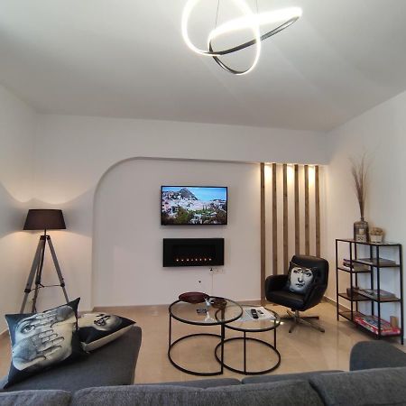 Grey Swan - Modern & Stylish Apartment With Private Parking Волос Экстерьер фото