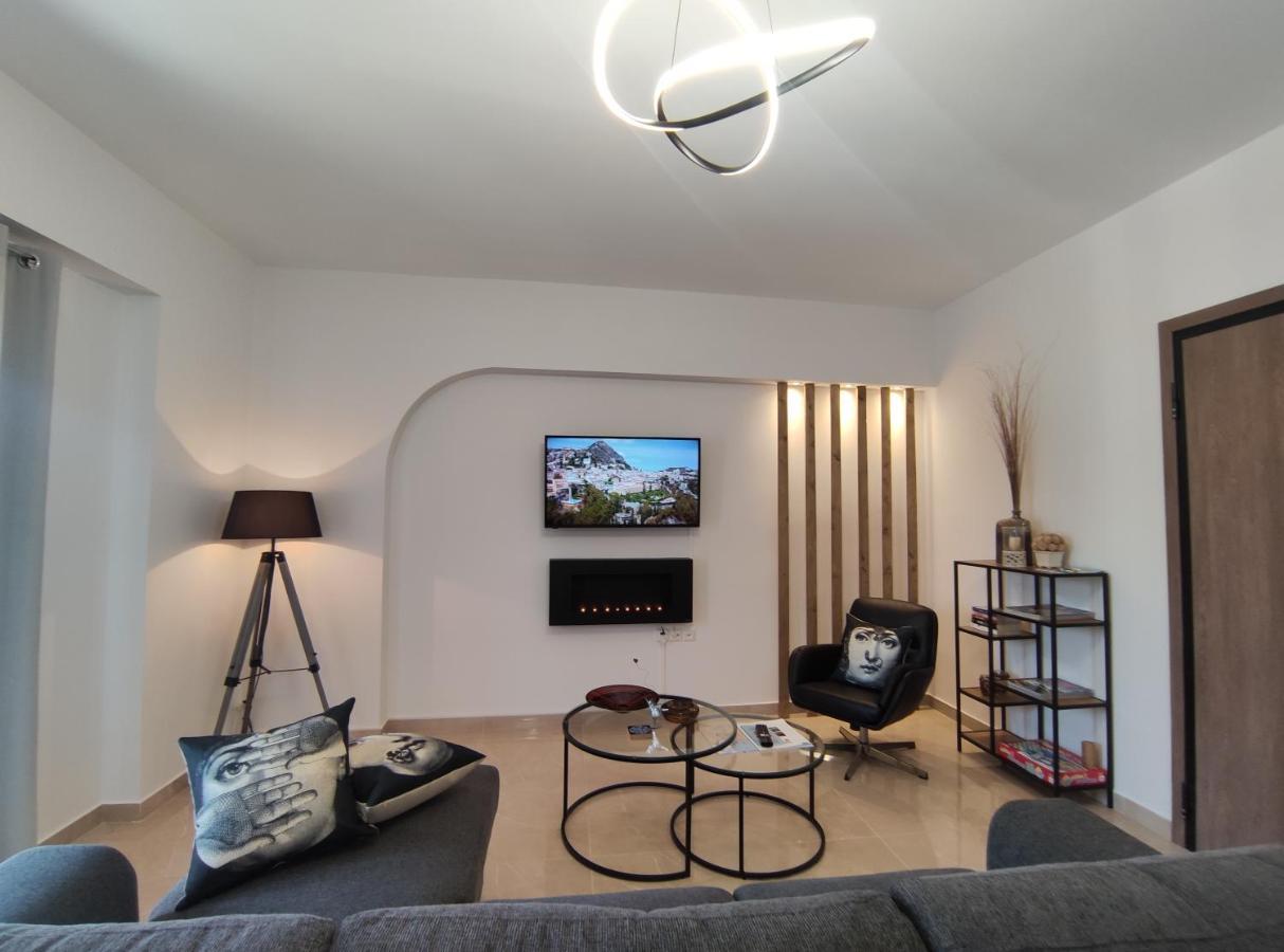 Grey Swan - Modern & Stylish Apartment With Private Parking Волос Экстерьер фото