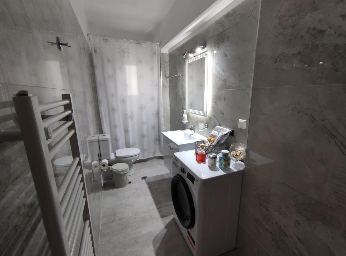 Grey Swan - Modern & Stylish Apartment With Private Parking Волос Экстерьер фото