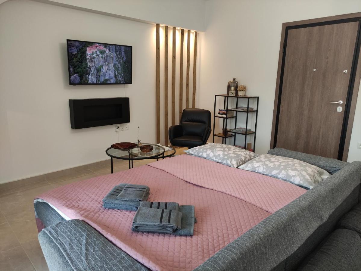 Grey Swan - Modern & Stylish Apartment With Private Parking Волос Экстерьер фото