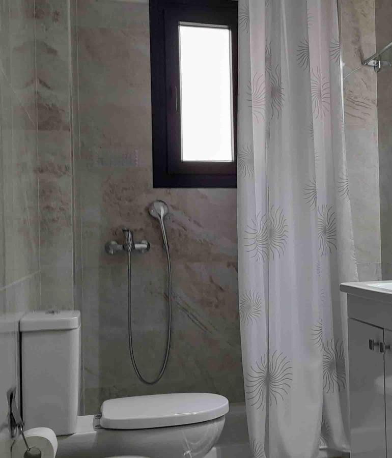 Grey Swan - Modern & Stylish Apartment With Private Parking Волос Экстерьер фото